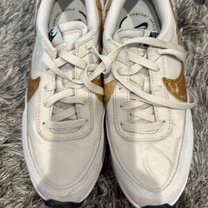 Brand new never worn Nike shoes